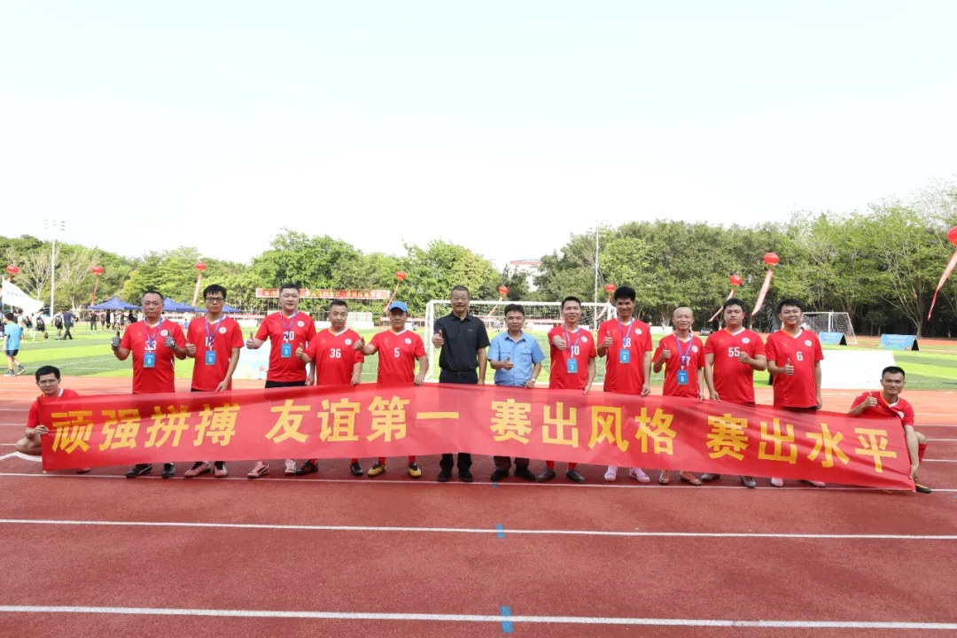 1713953970606910.jpg 尊龙凯时足球队出战海南“国资杯”暨第七届昌江“芒果杯”足球赛3.webp.jpg