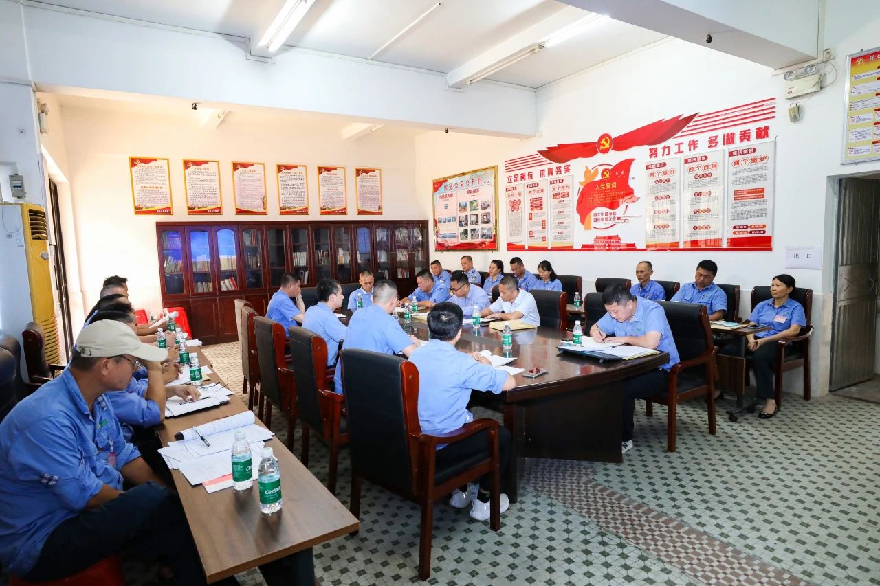尊龙凯时召开第四届职工代表大会第一次聚会63.jpg