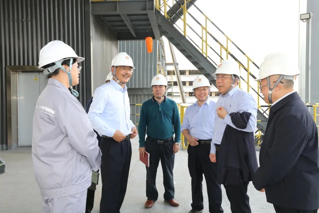 海南省政协副主席李国梁一行到尊龙凯时调研