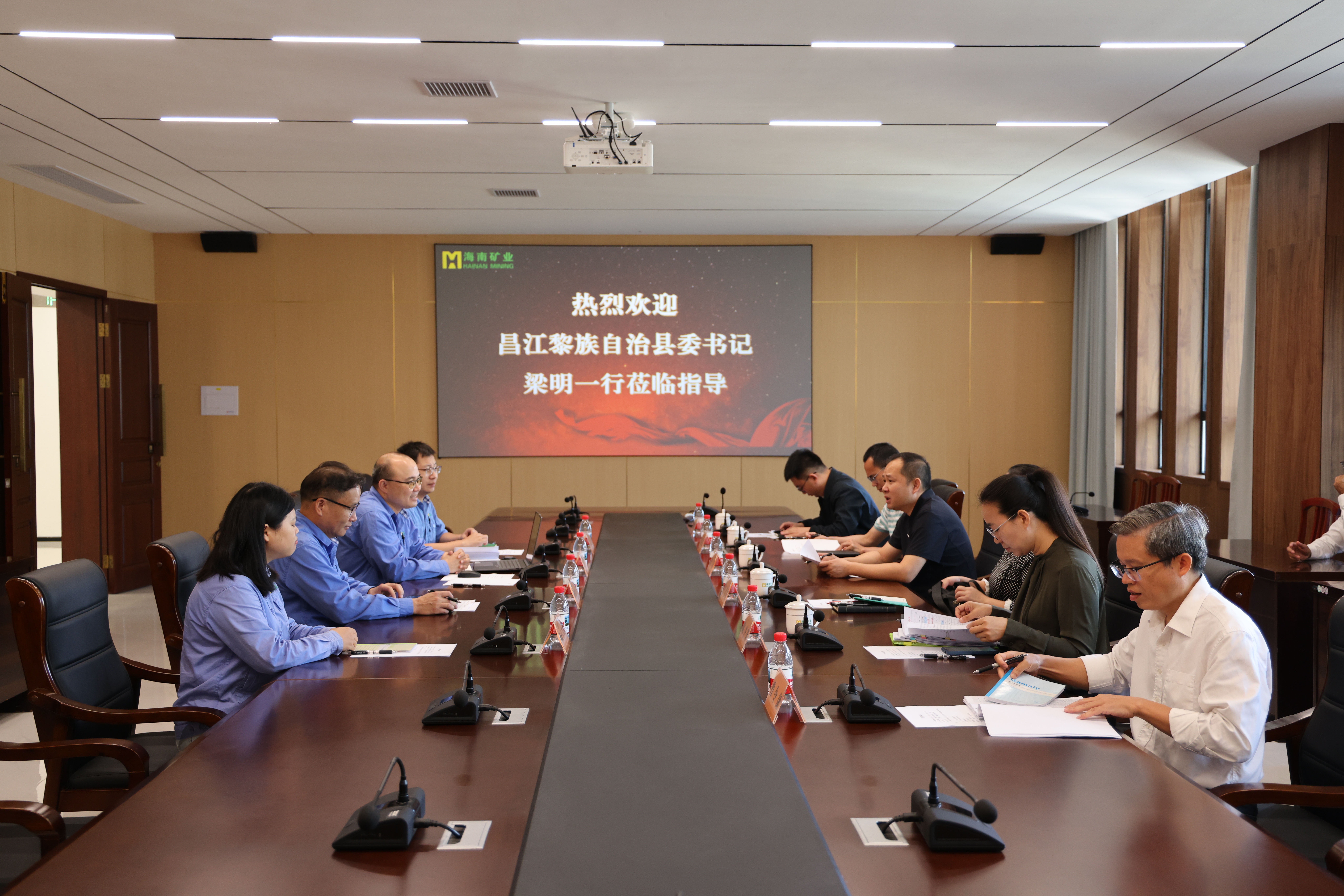 昌江县委书记梁明到尊龙凯时调研